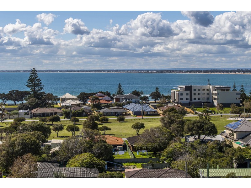 22/6A Valley Road, Halls Head WA 6210