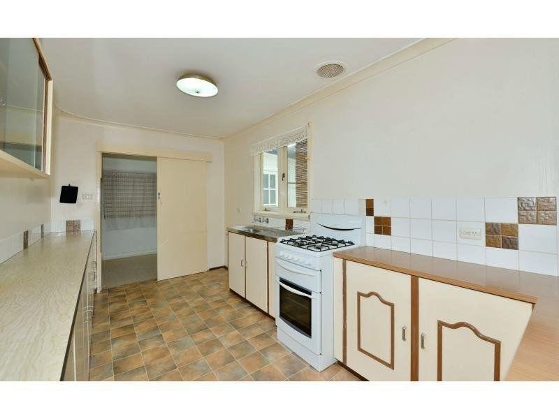 24 Loxton Street, Dudley Park WA 6210