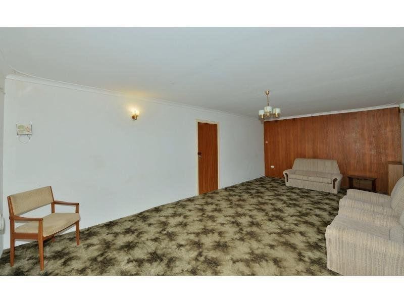 24 Loxton Street, Dudley Park WA 6210