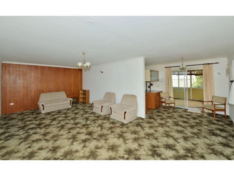 24 Loxton Street, Dudley Park WA 6210