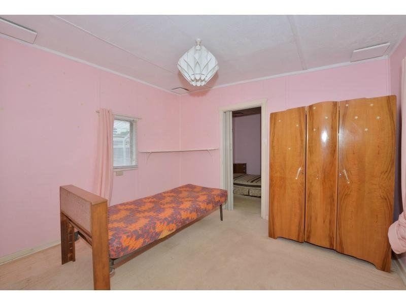 24 Loxton Street, Dudley Park WA 6210