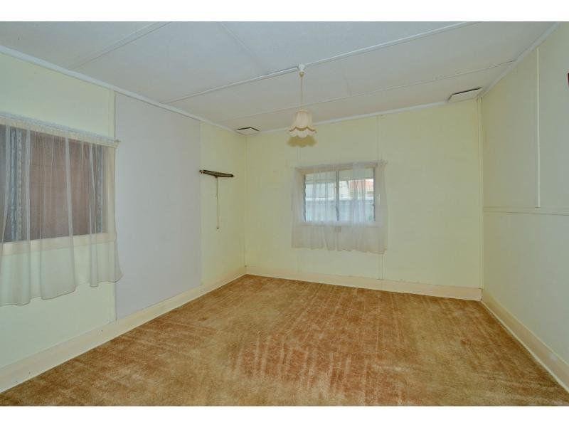 24 Loxton Street, Dudley Park WA 6210