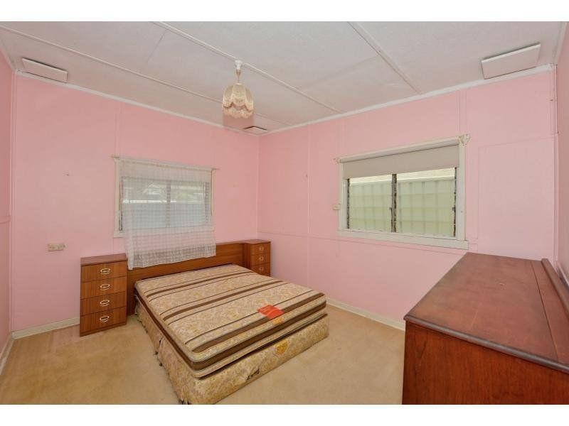 24 Loxton Street, Dudley Park WA 6210