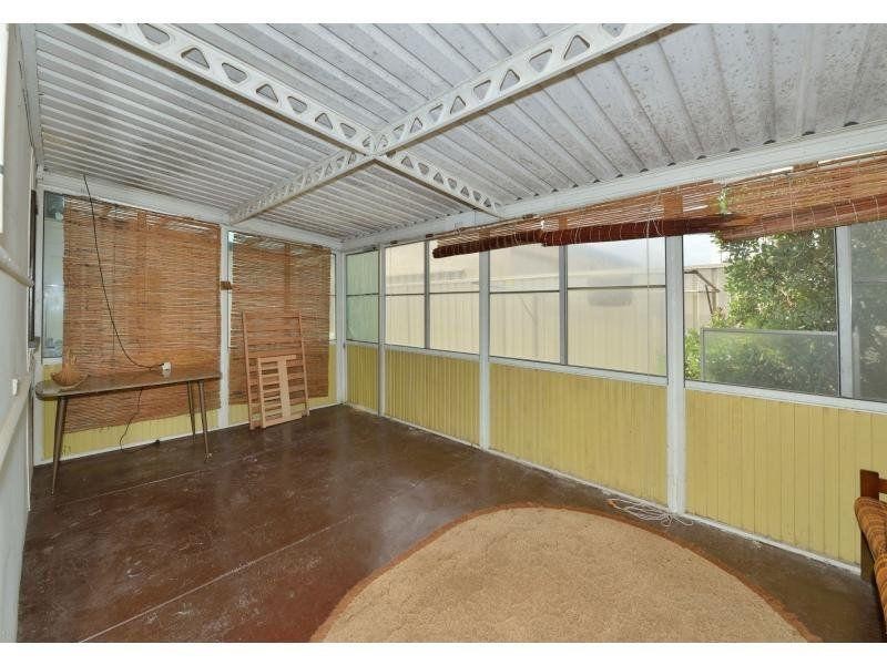 24 Loxton Street, Dudley Park WA 6210