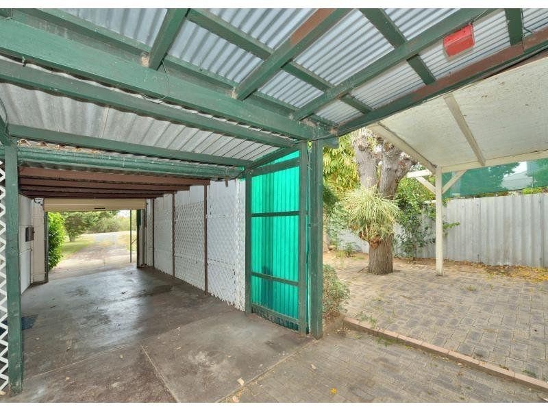 24 Loxton Street, Dudley Park WA 6210