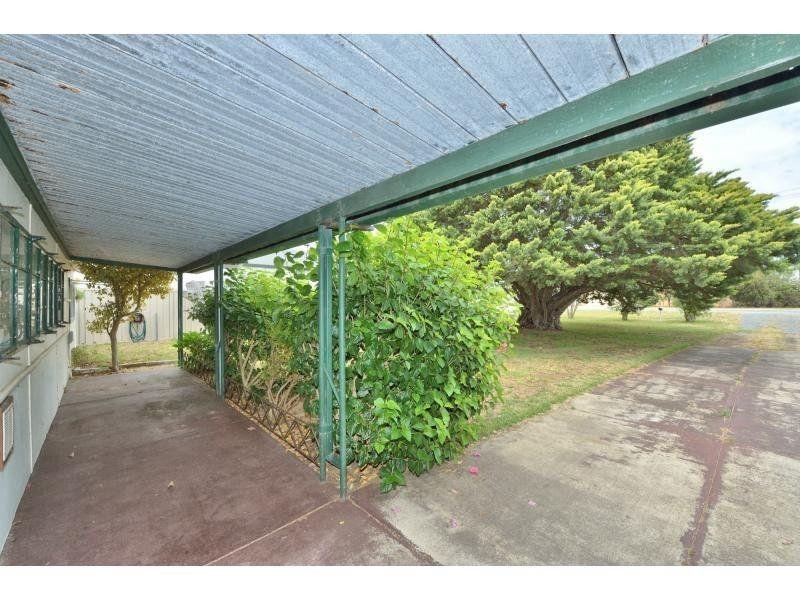 24 Loxton Street, Dudley Park WA 6210