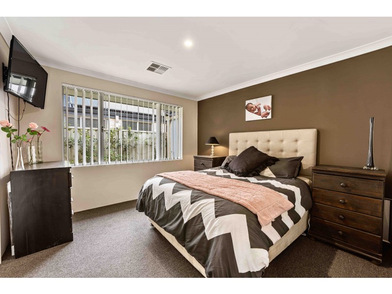 126 Vignerons Loop, Hocking WA 6065