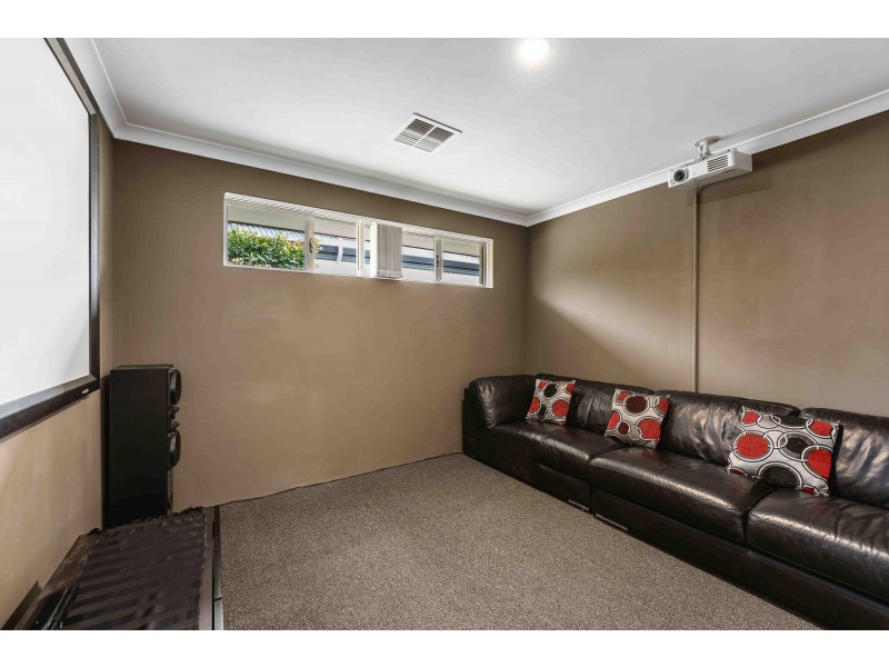 126 Vignerons Loop, Hocking WA 6065