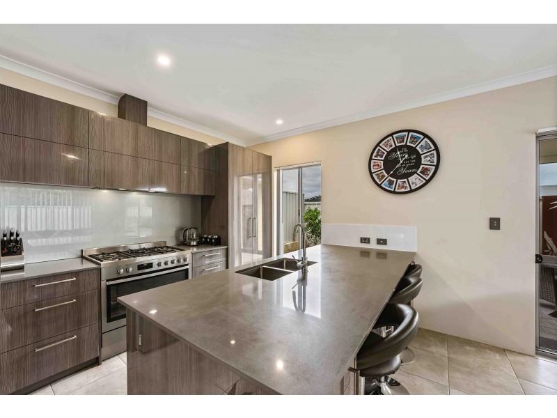 126 Vignerons Loop, Hocking WA 6065