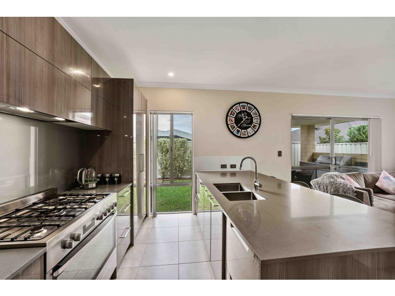 126 Vignerons Loop, Hocking WA 6065