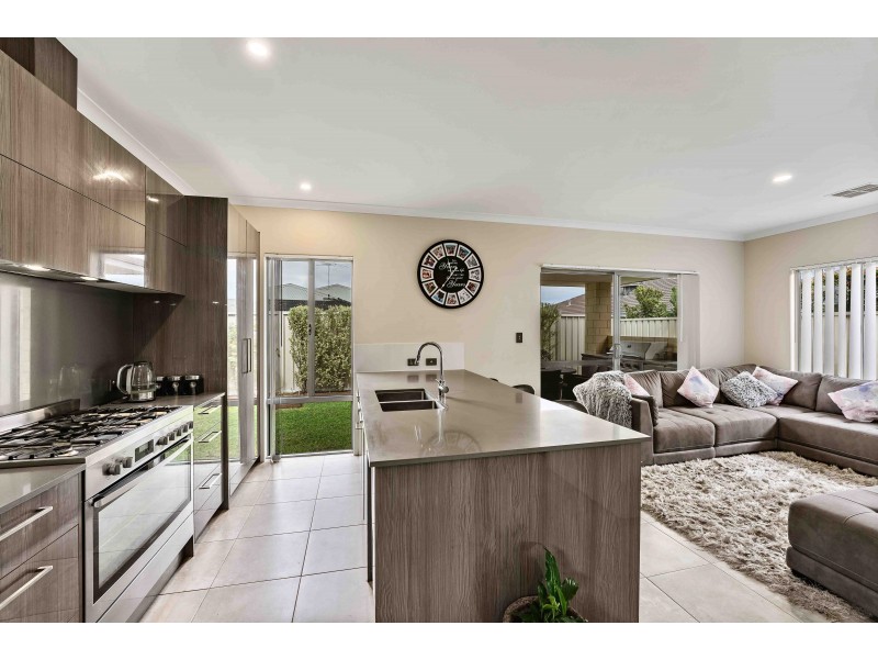 126 Vignerons Loop, Hocking WA 6065