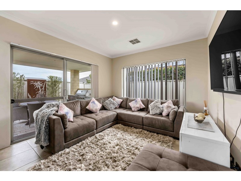 126 Vignerons Loop, Hocking WA 6065