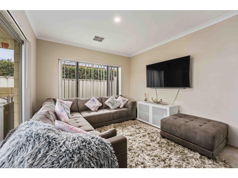 126 Vignerons Loop, Hocking WA 6065