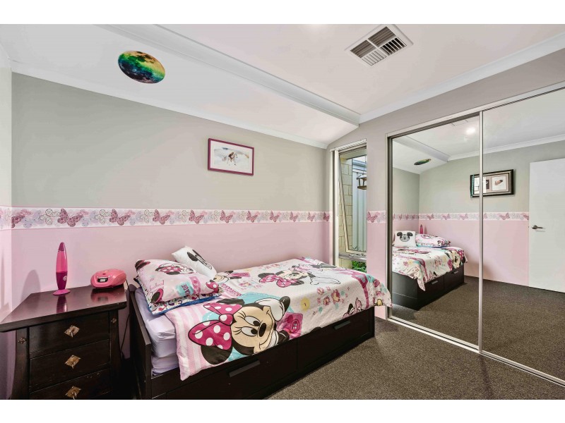 126 Vignerons Loop, Hocking WA 6065