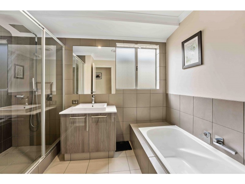 126 Vignerons Loop, Hocking WA 6065