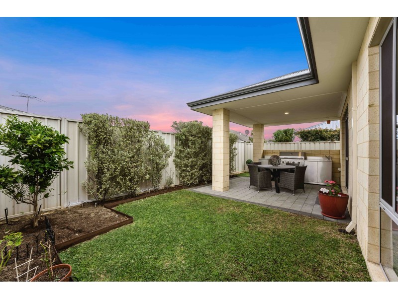 126 Vignerons Loop, Hocking WA 6065