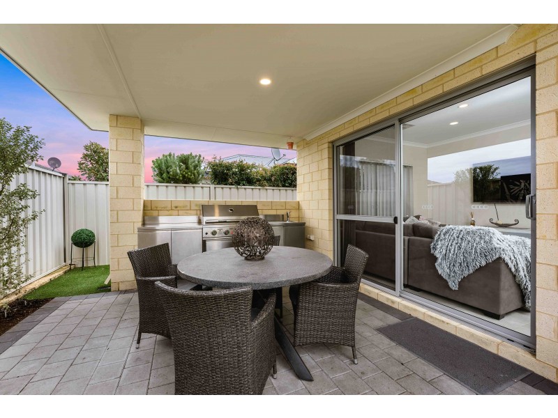 126 Vignerons Loop, Hocking WA 6065