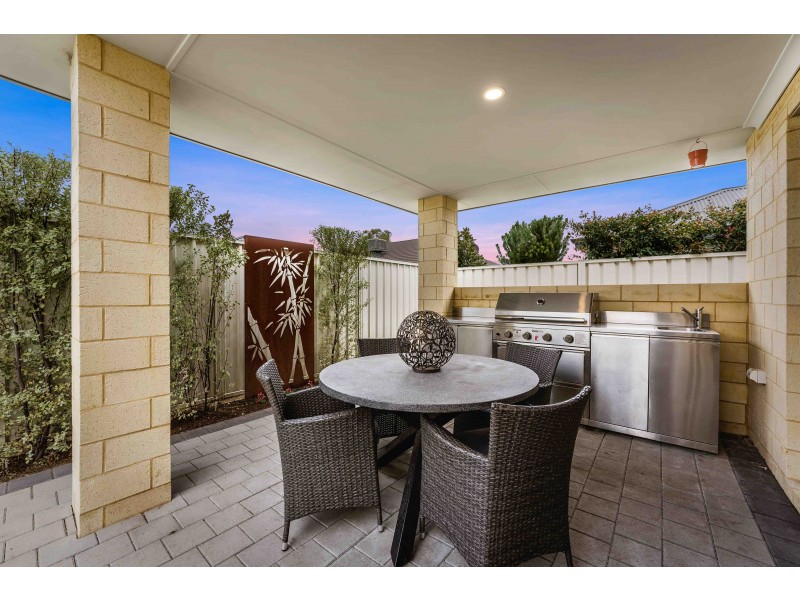 126 Vignerons Loop, Hocking WA 6065