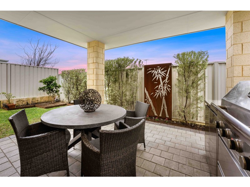 126 Vignerons Loop, Hocking WA 6065