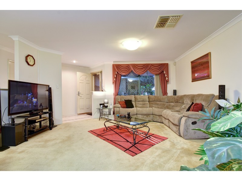 27 Allanbi Circle, Carramar WA 6031