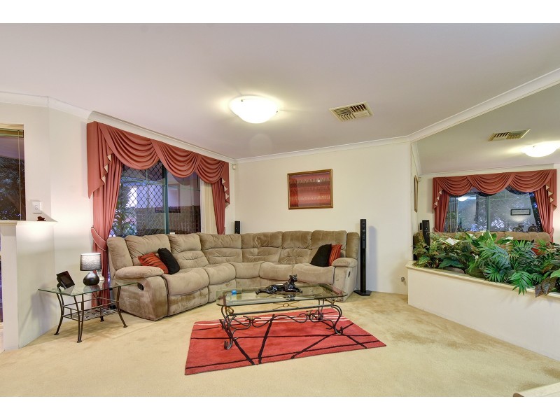 27 Allanbi Circle, Carramar WA 6031