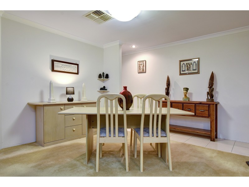 27 Allanbi Circle, Carramar WA 6031