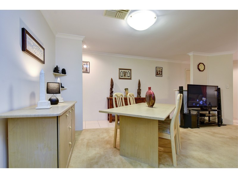 27 Allanbi Circle, Carramar WA 6031