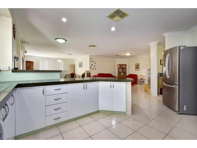 27 Allanbi Circle, Carramar WA 6031