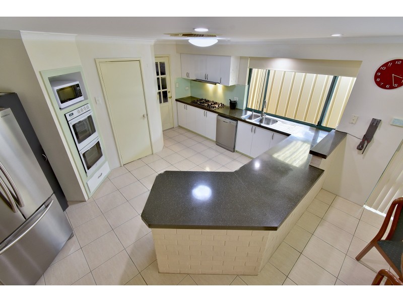 27 Allanbi Circle, Carramar WA 6031