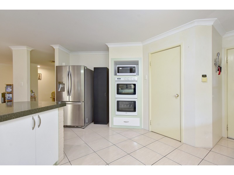 27 Allanbi Circle, Carramar WA 6031