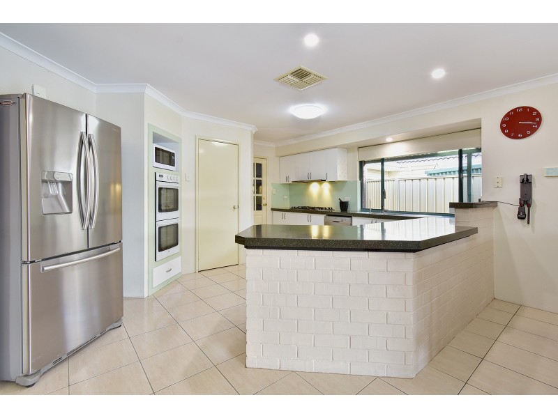 27 Allanbi Circle, Carramar WA 6031