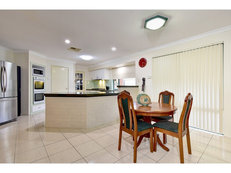 27 Allanbi Circle, Carramar WA 6031
