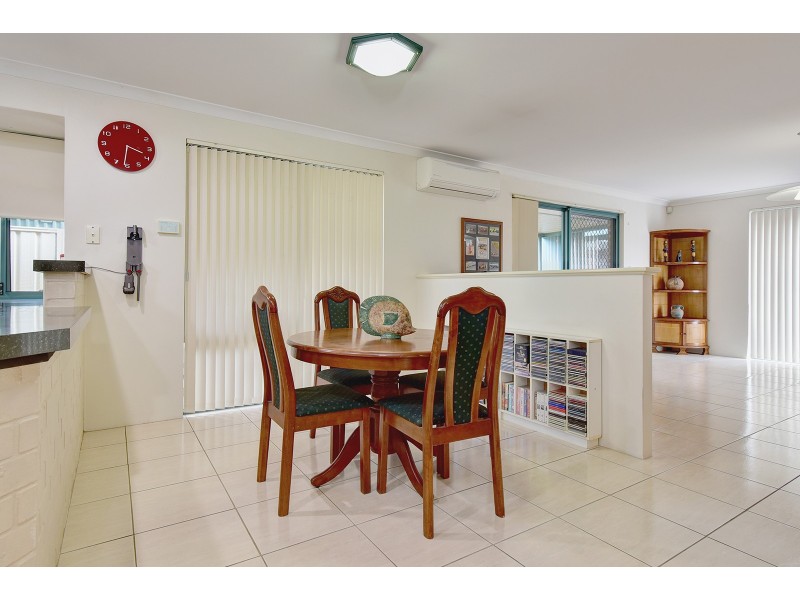 27 Allanbi Circle, Carramar WA 6031