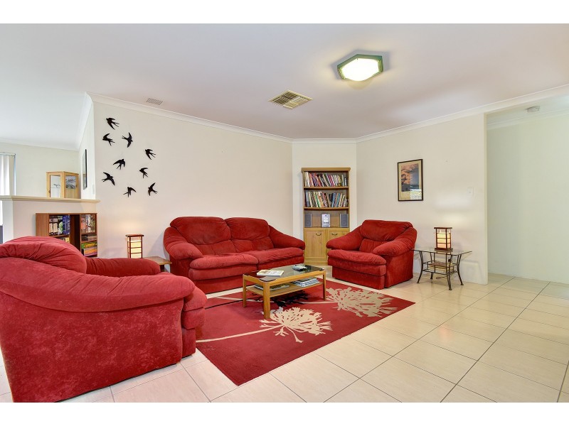 27 Allanbi Circle, Carramar WA 6031