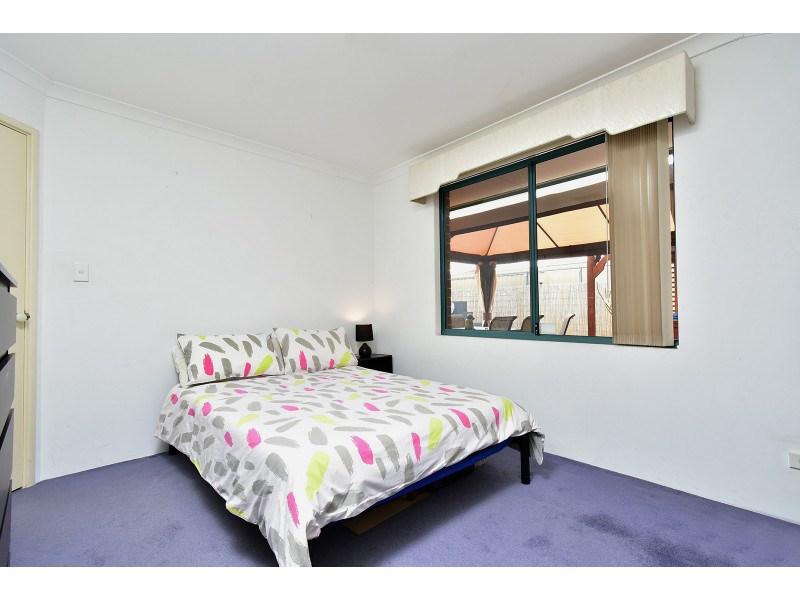 27 Allanbi Circle, Carramar WA 6031