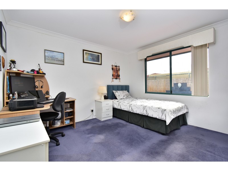 27 Allanbi Circle, Carramar WA 6031