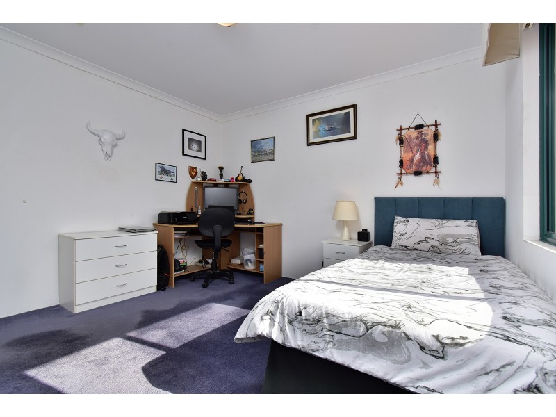 27 Allanbi Circle, Carramar WA 6031