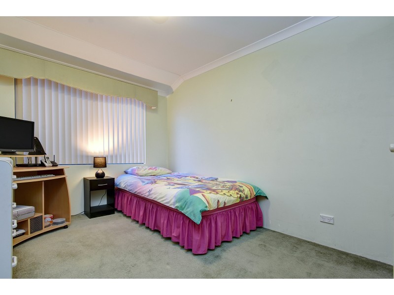 27 Allanbi Circle, Carramar WA 6031