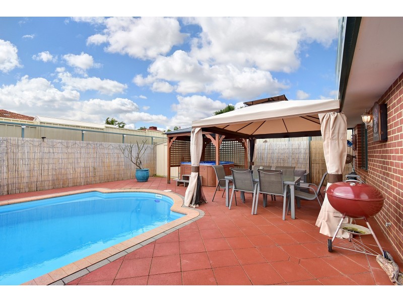 27 Allanbi Circle, Carramar WA 6031