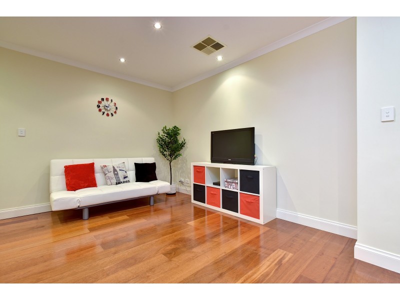 26 Eastman Turn, Tapping WA 6065