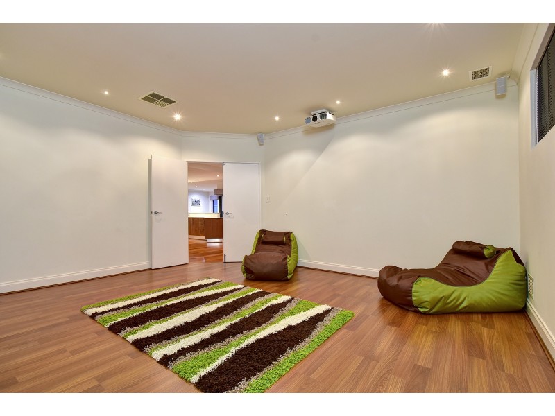 26 Eastman Turn, Tapping WA 6065