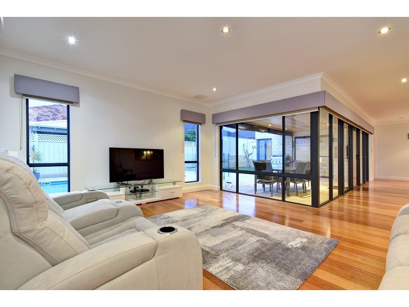 26 Eastman Turn, Tapping WA 6065