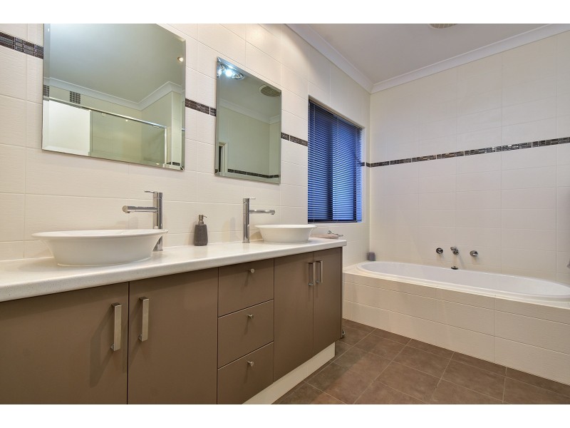 26 Eastman Turn, Tapping WA 6065