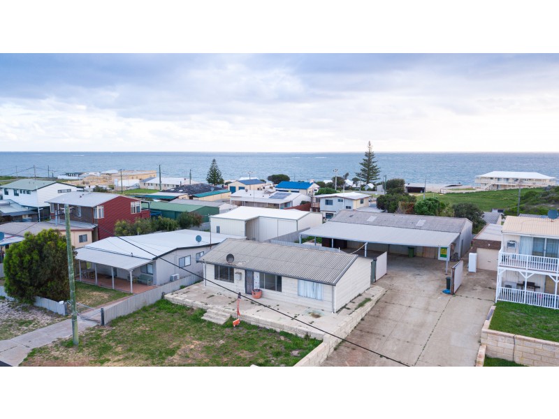 8 Douglas Street, Seabird WA 6042