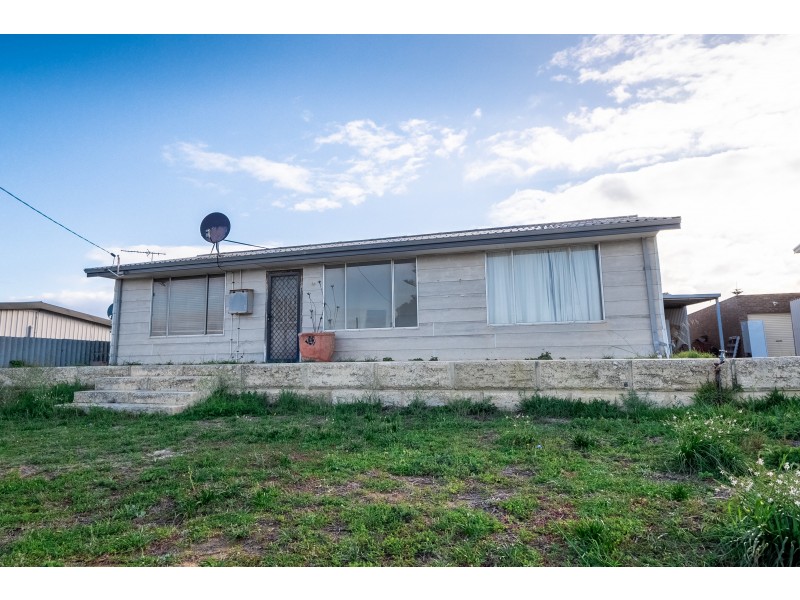8 Douglas Street, Seabird WA 6042