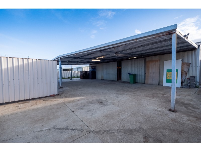 8 Douglas Street, Seabird WA 6042