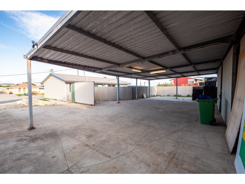 8 Douglas Street, Seabird WA 6042