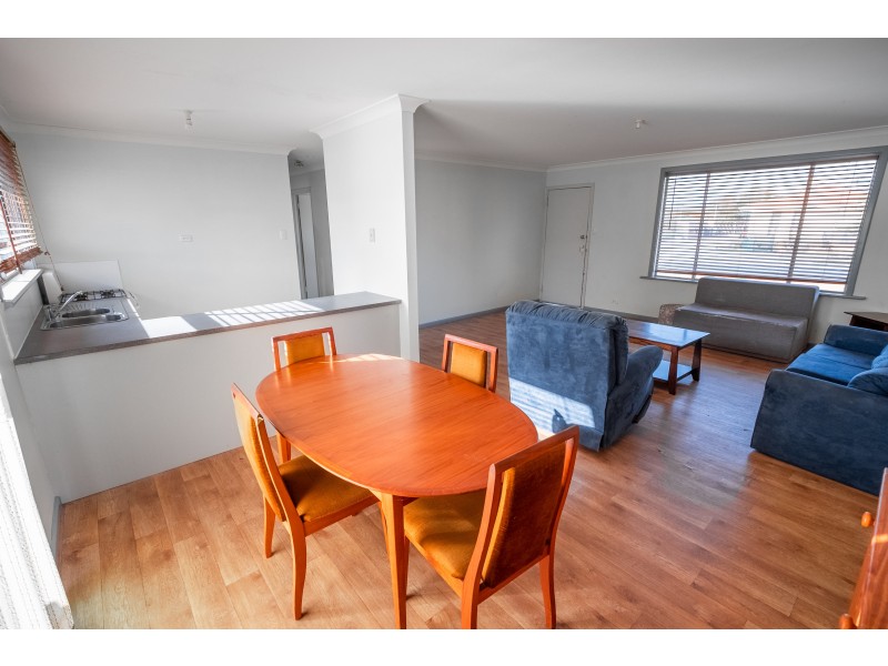 8 Douglas Street, Seabird WA 6042