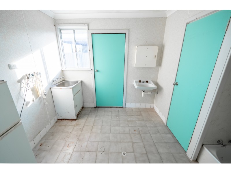 8 Douglas Street, Seabird WA 6042