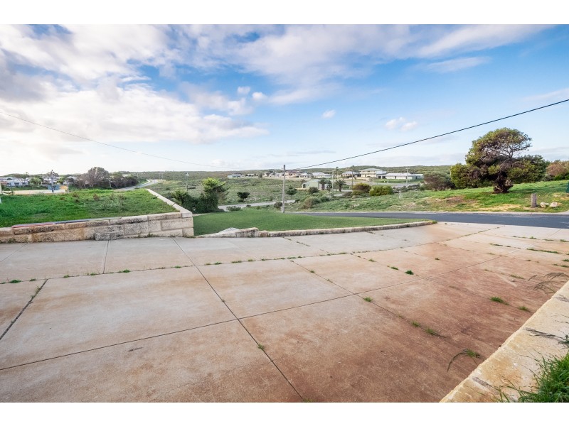 8 Douglas Street, Seabird WA 6042